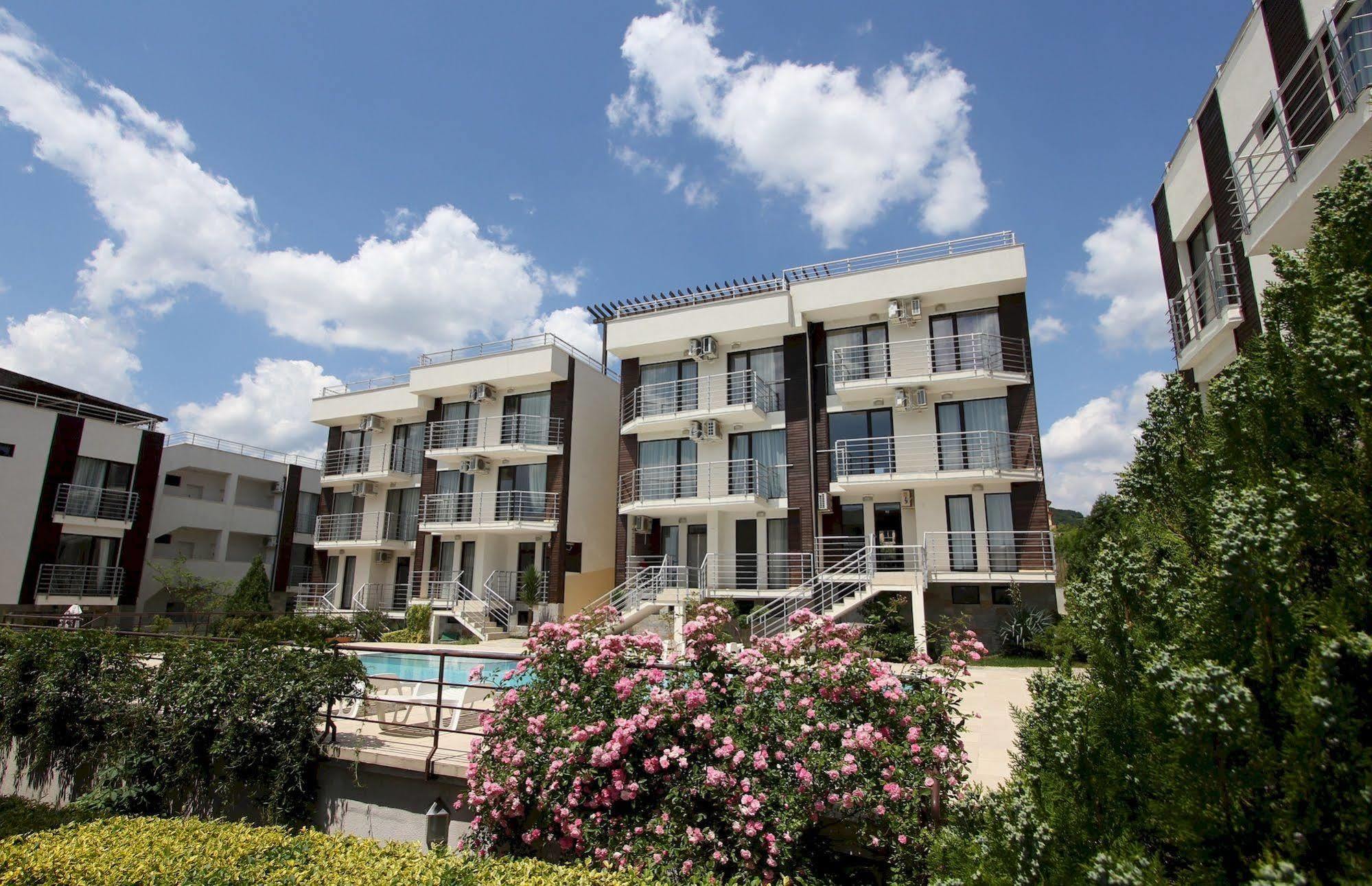 New Line Village Apartments Slantchev Briag Extérieur photo